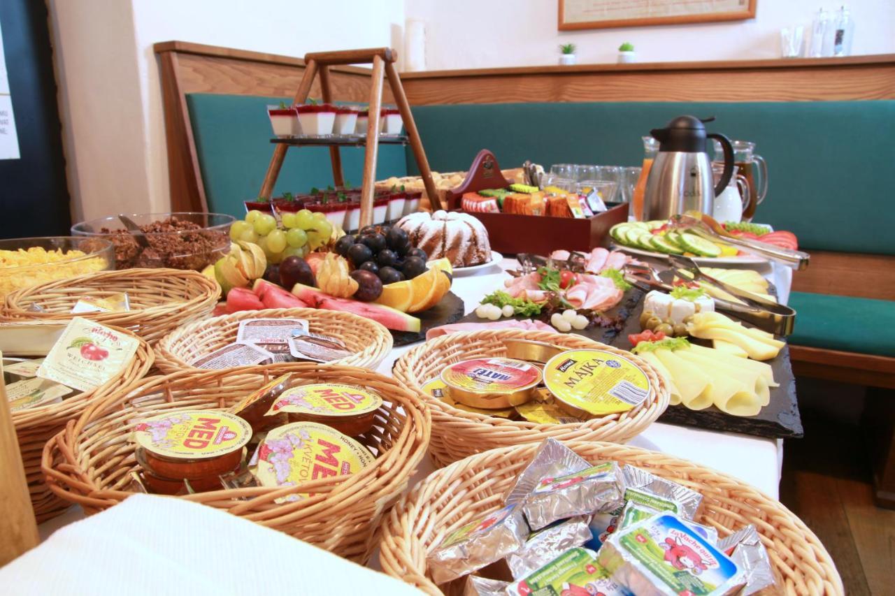 Hotel Koruna براكتايس المظهر الخارجي الصورة